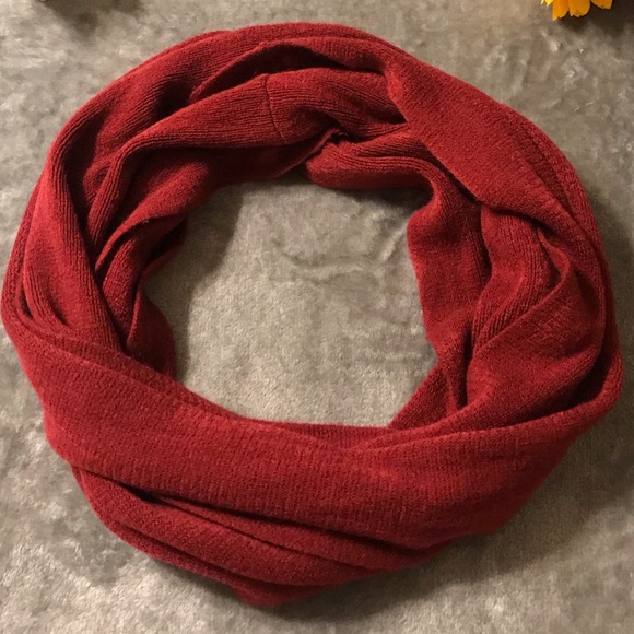 **Beautiful** Burgundy Infinity Scarf! - Picture 2 of 3